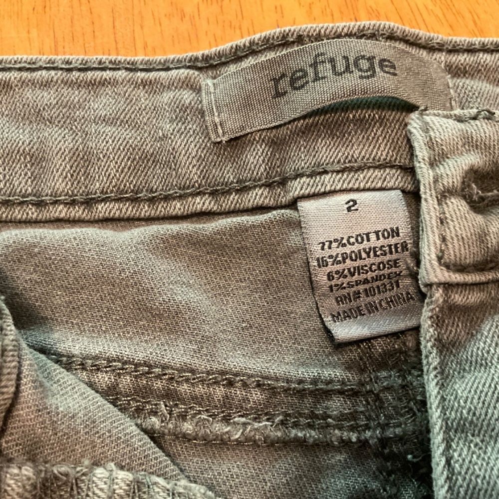 Refuge gray denim cutoff shorts size 2 - Picture 3 of 4